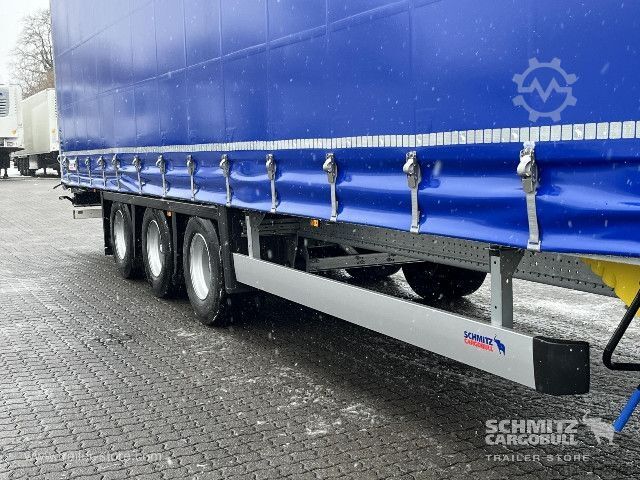 Nyitott ponyvás félpótkocsi Schmitz Cargobull Curtainsider Mega Getränke