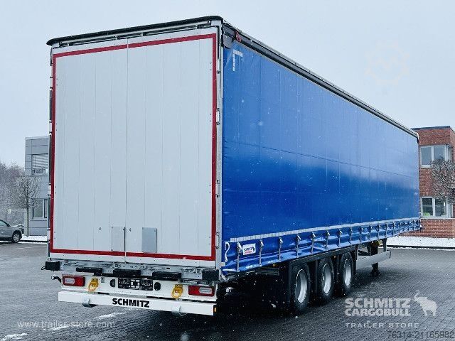 Nyitott ponyvás félpótkocsi Schmitz Cargobull Curtainsider Mega Getränke