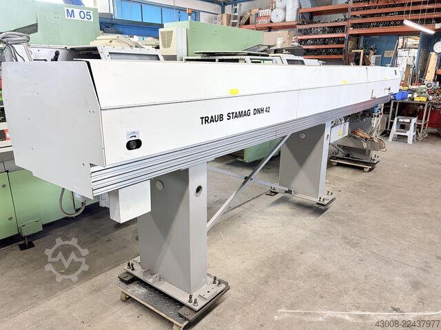 Torno automático de cabezal móvil Traub DNH42