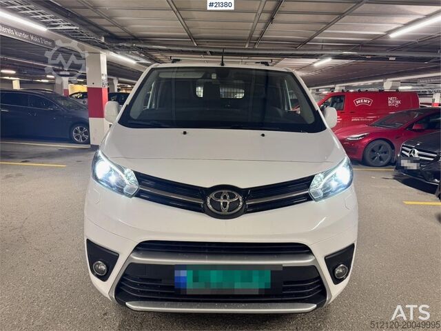 Kombi med högt tak Toyota Proace w/ 2 sets of tires.