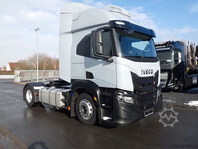 Standard tractor unit IVECO AT 440 S 48 T/P S-Way/Ret/Safety/2xTank/LED/Navi
