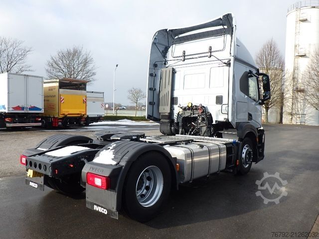 Standard tractor unit IVECO AT 440 S 48 T/P S-Way/Ret/Safety/2xTank/LED/Navi