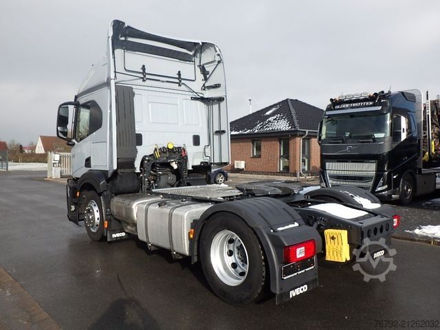 Standard tractor unit IVECO AT 440 S 48 T/P S-Way/Ret/Safety/2xTank/LED/Navi