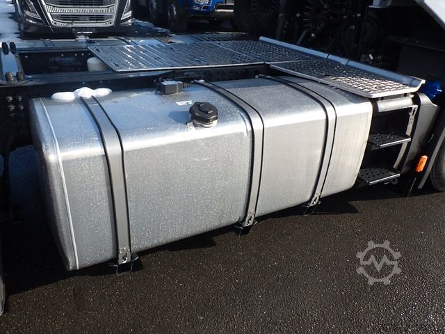 Standard tractor unit IVECO AT 440 S 48 T/P S-Way/Ret/Safety/2xTank/LED/Navi