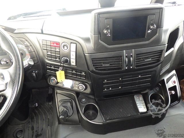 Standard tractor unit IVECO AT 440 S 48 T/P S-Way/Ret/Safety/2xTank/LED/Navi