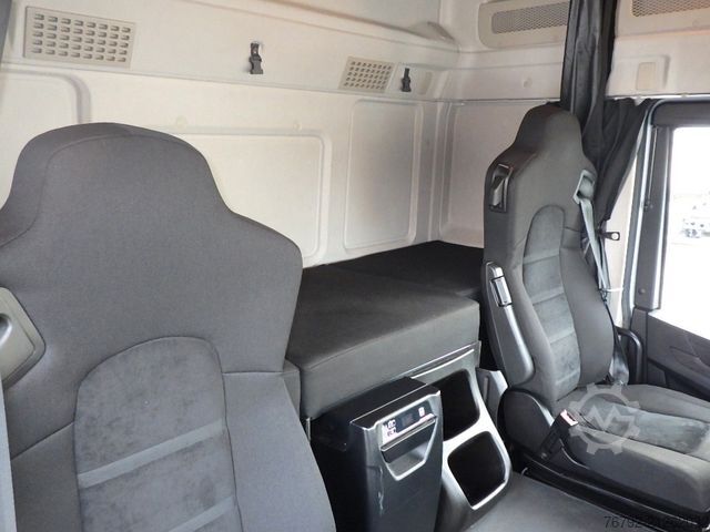 Standard tractor unit IVECO AT 440 S 48 T/P S-Way/Ret/Safety/2xTank/LED/Navi