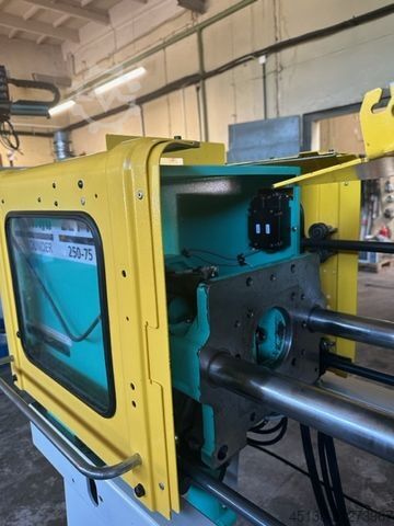 Spritzgießmaschine Arburg 221KS 250-75 / Universalmaschine