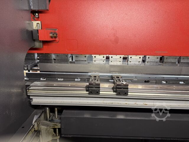Prensa de quinagem AMADA HFE M2 170-3