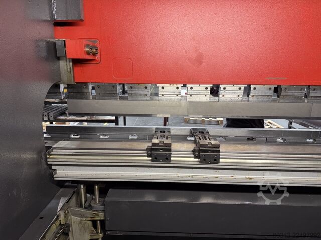 Prensa de quinagem AMADA HFE M2 170-3