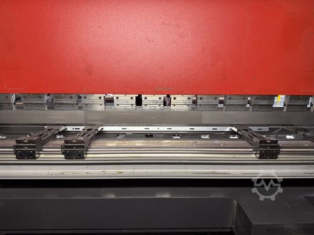 Prensa de quinagem AMADA HFE M2 170-3