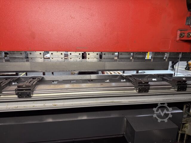 Prensa de quinagem AMADA HFE M2 170-3