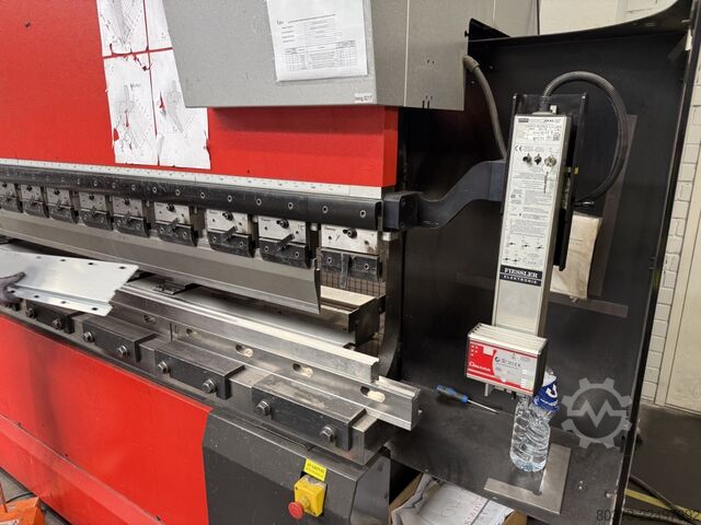 Prensa de quinagem AMADA HFE M2 170-3