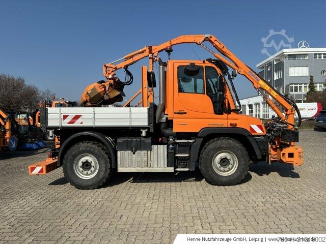 Agricultural machine Mercedes-Benz Unimog U 318