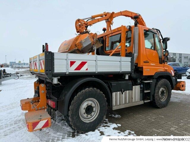 Agricultural machine Mercedes-Benz Unimog U 318