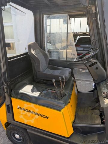 Carretilla elevadora frontal JUNGHEINRICH DFG 160-379 ZT Diesel 4-Zylinder