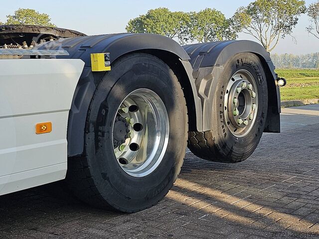 Standard-SZM VOLVO FH 500 6X2 STEERED PTO+HYDR