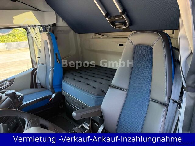 Hazardous materials truck VOLVO FH 500 - Euro 6-ADR-I-Shift-I-Park cool
