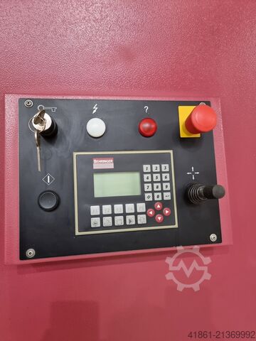 Hydraulická dvousloupová horizontální pásová pila BEHRINGER HBE 261 A