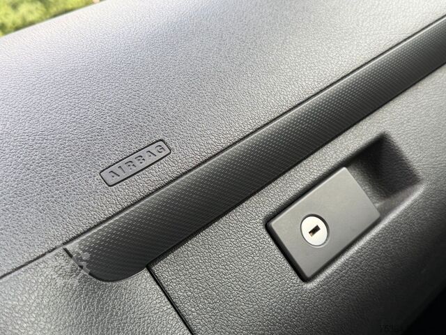Microbuz VW Caddy Maxi 1.6 Tdi 5 Sitze Rollstuhlrampe Klima