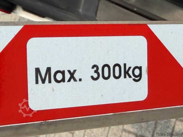 Microbuz VW Caddy Maxi 1.6 Tdi 5 Sitze Rollstuhlrampe Klima