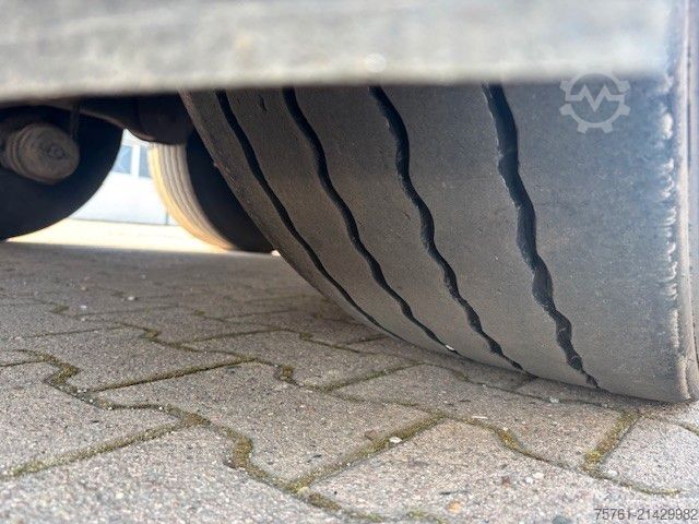 Mozgópadlós félpótkocsi KRAKER CF 200  92 cbm