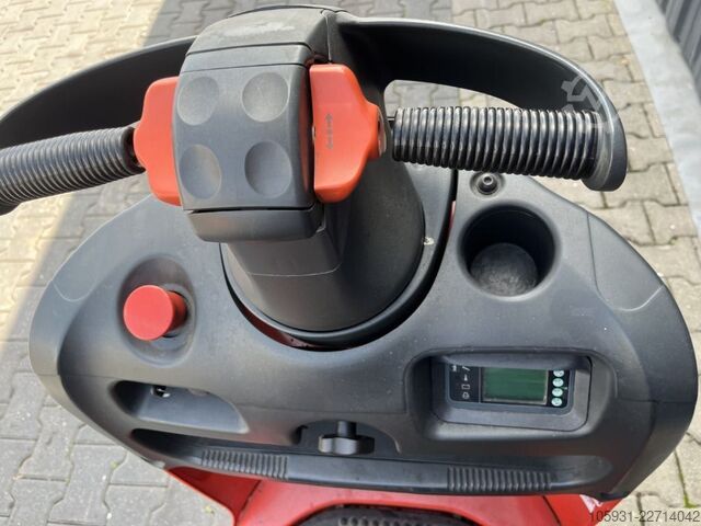 Tažný traktor Linde P30