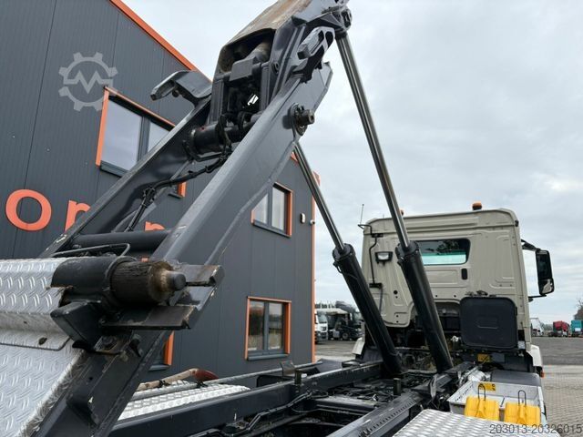 Kroklastbil MERCEDES-BENZ Arocs 4145 8x4 Abrollkipper MEILLER RS 26.60L