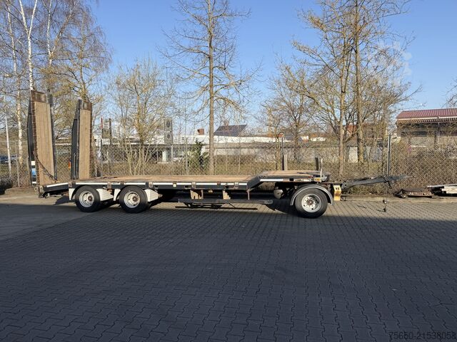 Low loader trailer Schwarzmueller T3  3 Achs Tiefladeranhänger