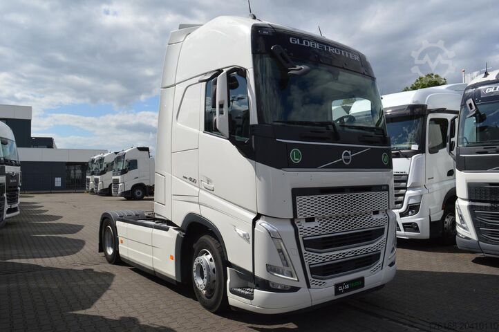 Standaardtrekker VOLVO FH 460 Globetrotter XL i-Save SideSkirts