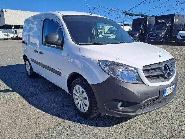Furgon blaszak Mercedes-Benz CITAN