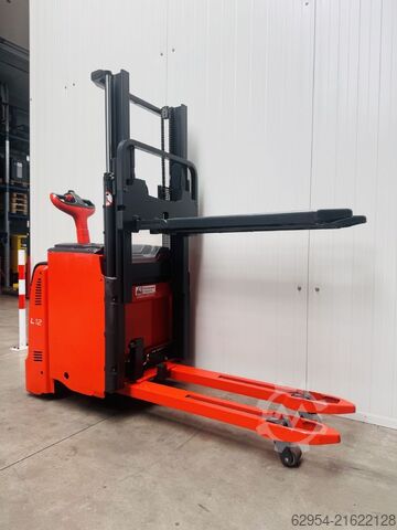 High Lift stacker Linde L 12 L Initialhub