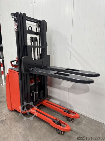 High Lift stacker Linde L 14 i Triplex