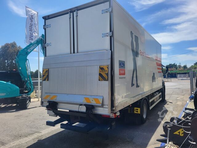 Camión caja Ford Trucks 1842. Paquetero