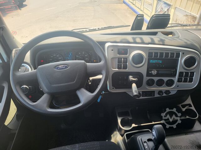 Camión caja Ford Trucks 1842. Paquetero