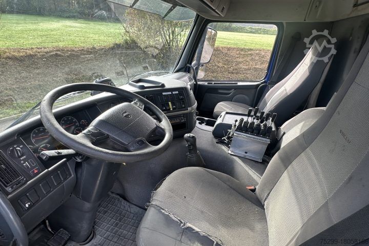 Camión volquete Volvo FM12-460 8x4 Kipper