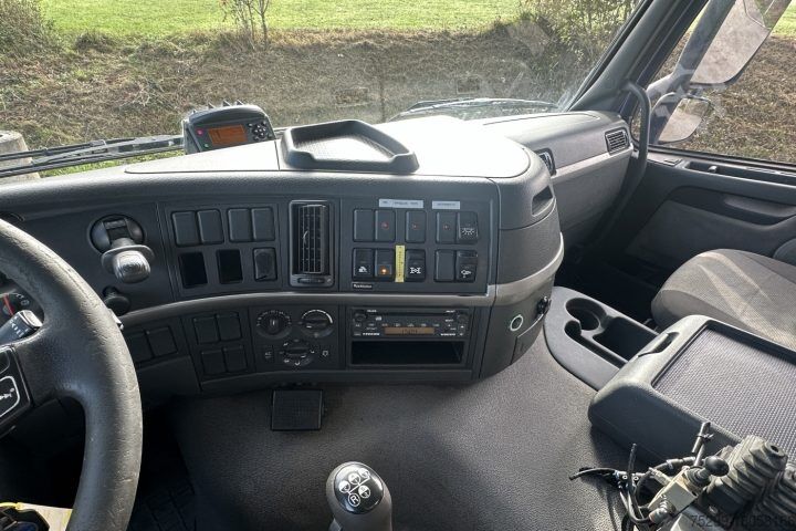 Camión volquete Volvo FM12-460 8x4 Kipper