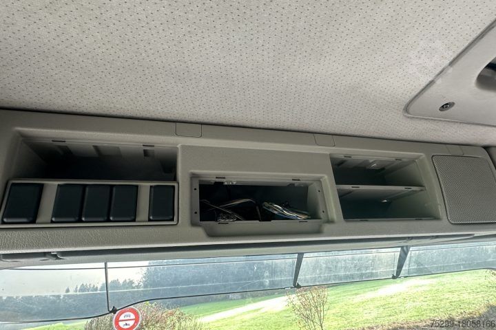 Camión volquete Volvo FM12-460 8x4 Kipper