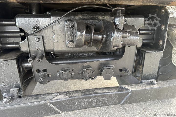 Camión volquete Volvo FM12-460 8x4 Kipper