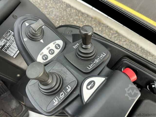 VS-22473 Carrello elevatore elettrico triplex Still RX60-50 con allargatore forche STILL RX60-50