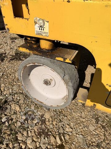 Piattaforma a pantografo Genie GS-2646 E-Drive