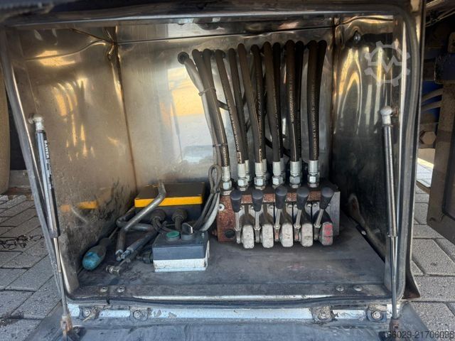 Alacsony rakfelületű félpótkocsi  Wiese 3-Achs Stufensattel Auflieger mit Rampe25T