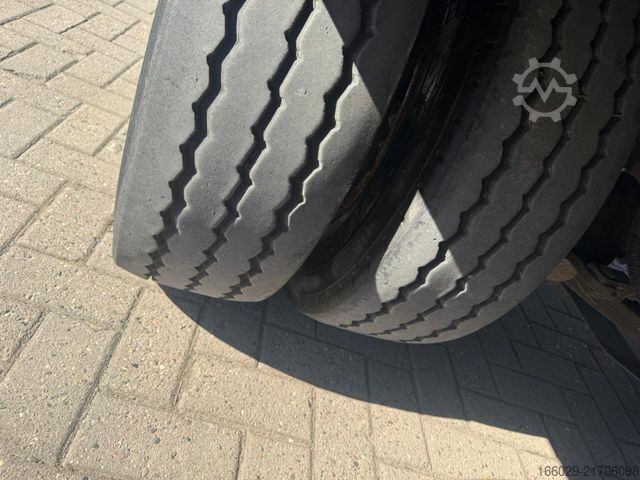 Alacsony rakfelületű félpótkocsi  Wiese 3-Achs Stufensattel Auflieger mit Rampe25T