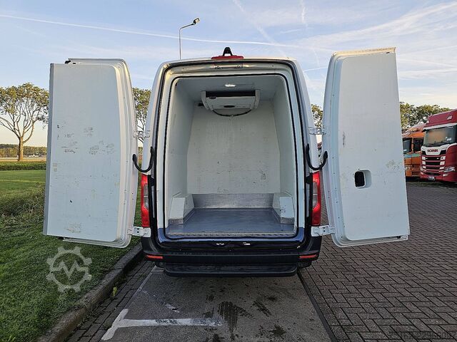 MERCEDES-BENZ SPRINTER 315 L2H2 BI-TEMP FRIGO Carrier Furgón frigorífico Día/Noche 2 Compartimentos  MERCEDES-BENZ SPRINTER 315 L2H2 BI-TEMP FRIGO Carrier Koelwag...