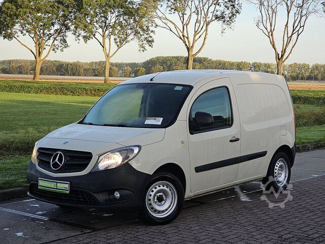 MERCEDES-BENZ CITAN 109 CDI Hosszú Airco Euro6 Alacsony futásteljesítmény 1. Tulajdonostól! MERCEDES-BENZ CITAN 109 CDI LONG Airco Euro6 Lage-Kilometerst...