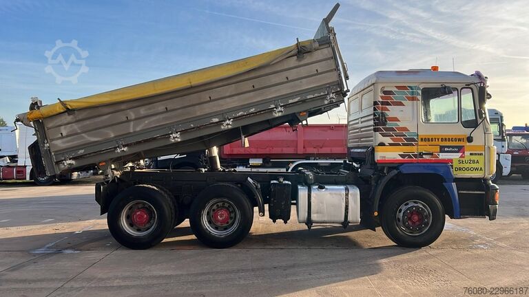 3-zijdenkipper MAN 25.372 (6 CYLINDER / MANUAL PUMP / POMPE MANUEL...