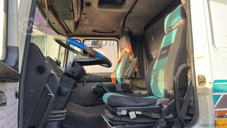 3-zijdenkipper MAN 25.372 (6 CYLINDER / MANUAL PUMP / POMPE MANUEL...
