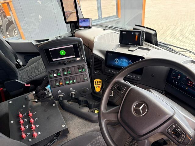 Οδοκαθαριστικό μηχάνημα MERCEDES-BENZ ACTROS 1830 4x2 Kehrmaschine BUCHER OPTIFANT8000