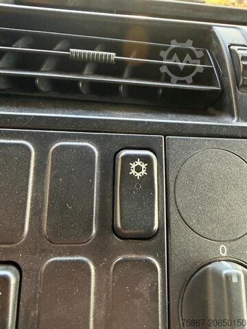 Autocarro con cassone fisso Mercedes-Benz 1828