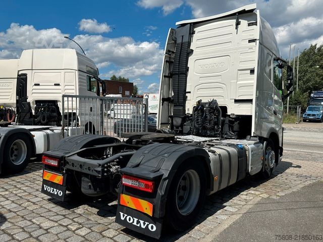 Cap tractor standard VOLVO FH 500 Globetrotter XL 2 Tanks Lane Guard