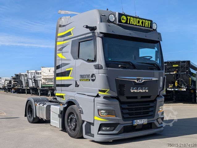 Nagy térfogatú nyergesvontató MAN TGX 18.560 LL SA Low-Liner mit D30 Motor